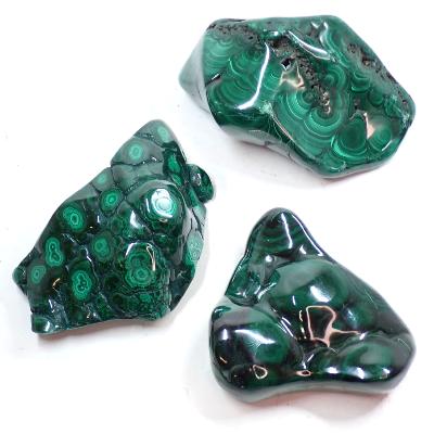 Malachite - Forme libre (morceau polie) n°02 ( Lot de 3 pièces )