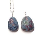 Rubis sur Fuchsite Bleue - Pendentif pierre roulée