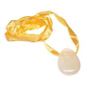 Calcite Miel avec cordon - pendentif pierre plate