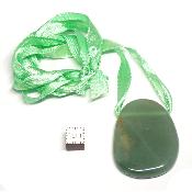 Aventurine Verte avec cordon - pendentif pierre plate